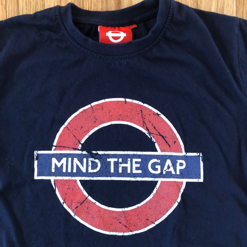 Transport for London 'MIND the GAP' Graphic T-shirt Men's / Unisex S 100% Cotton